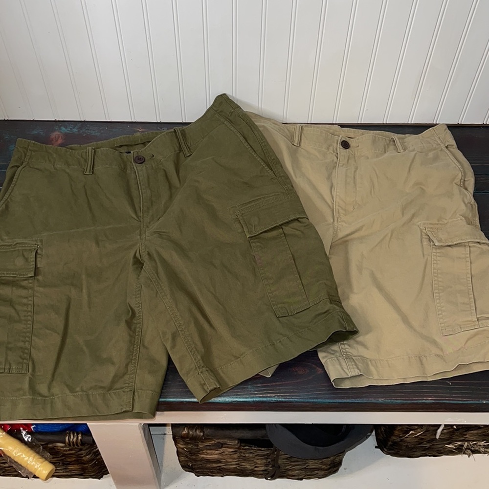 Lands’ End Men’s Traditional fit cargo shorts tan or olive‎ green size 35